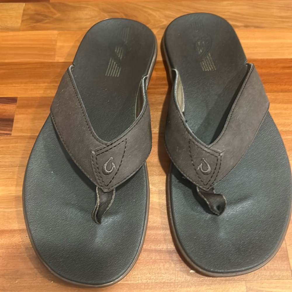 OluKai flip flops, good condition